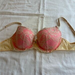 Victoria's Secret Pink and Cream Lace Bra.   (21)